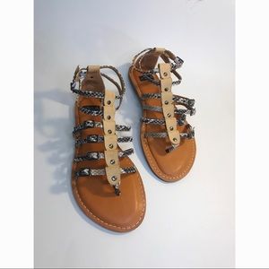 Sandals 🌊 #Must-Have